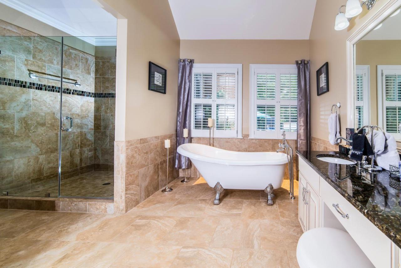 Pleasanton Courtyard Bed And Breakfast Fayetteville Εξωτερικό φωτογραφία