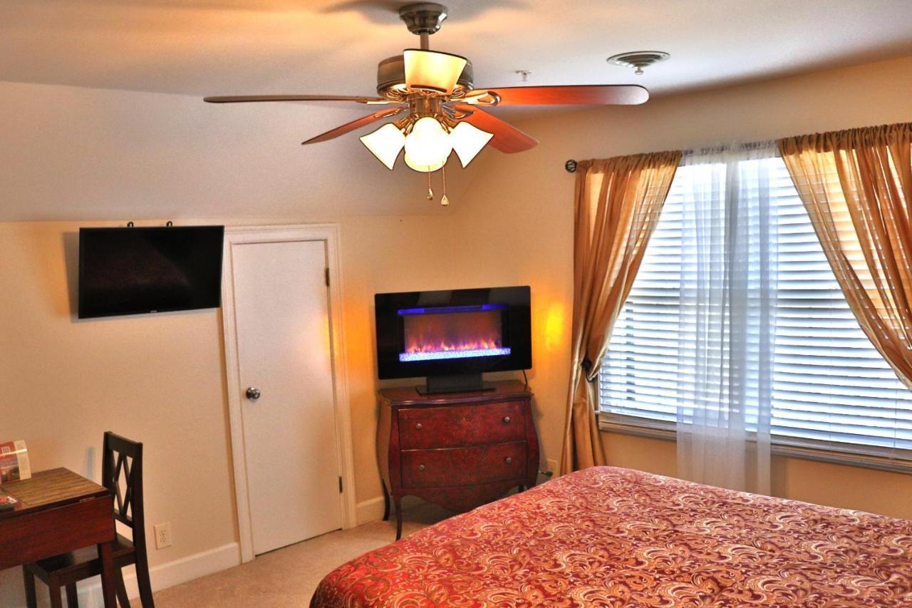 Pleasanton Courtyard Bed And Breakfast Fayetteville Εξωτερικό φωτογραφία