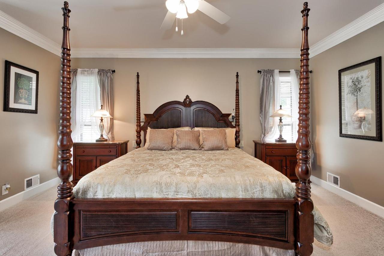 Pleasanton Courtyard Bed And Breakfast Fayetteville Εξωτερικό φωτογραφία