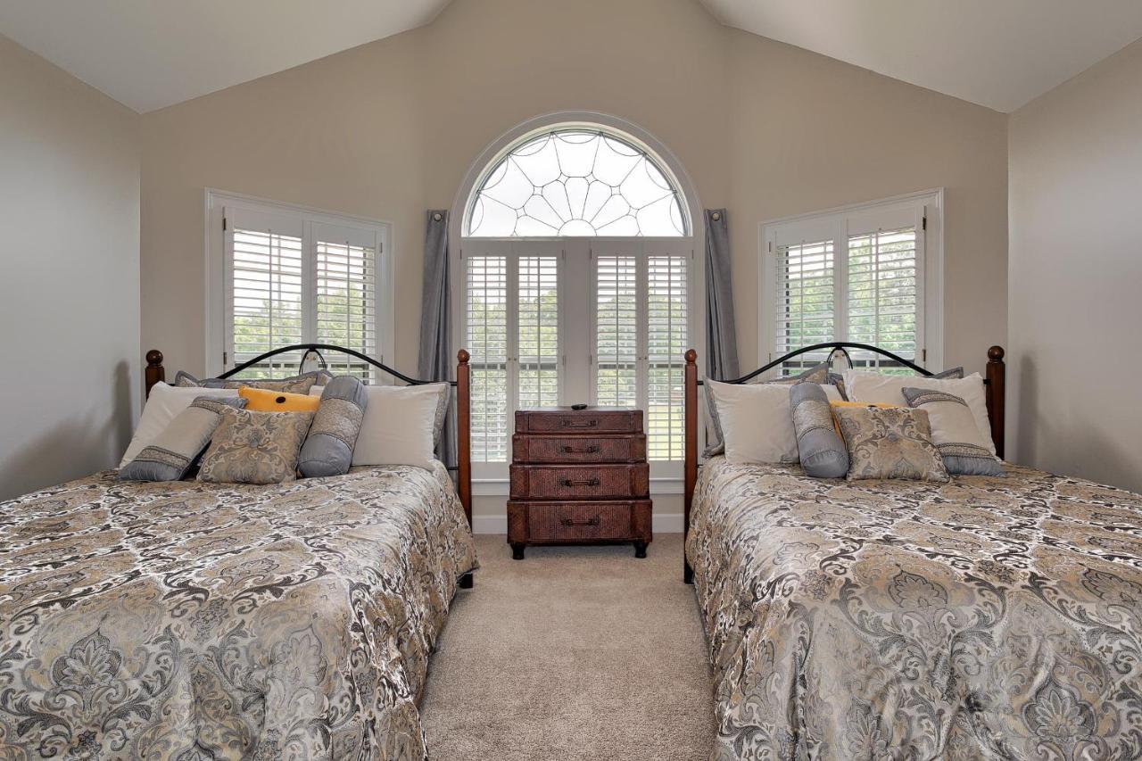 Pleasanton Courtyard Bed And Breakfast Fayetteville Εξωτερικό φωτογραφία