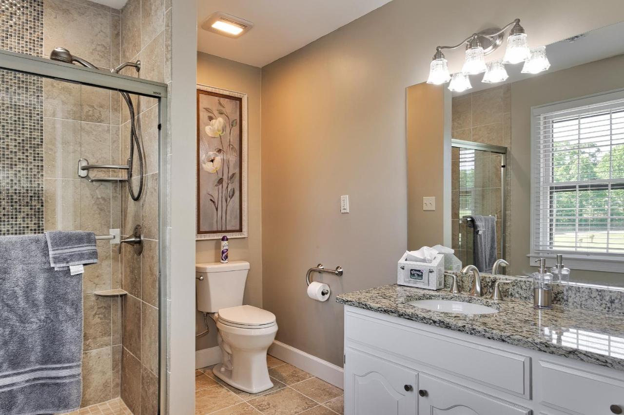 Pleasanton Courtyard Bed And Breakfast Fayetteville Εξωτερικό φωτογραφία