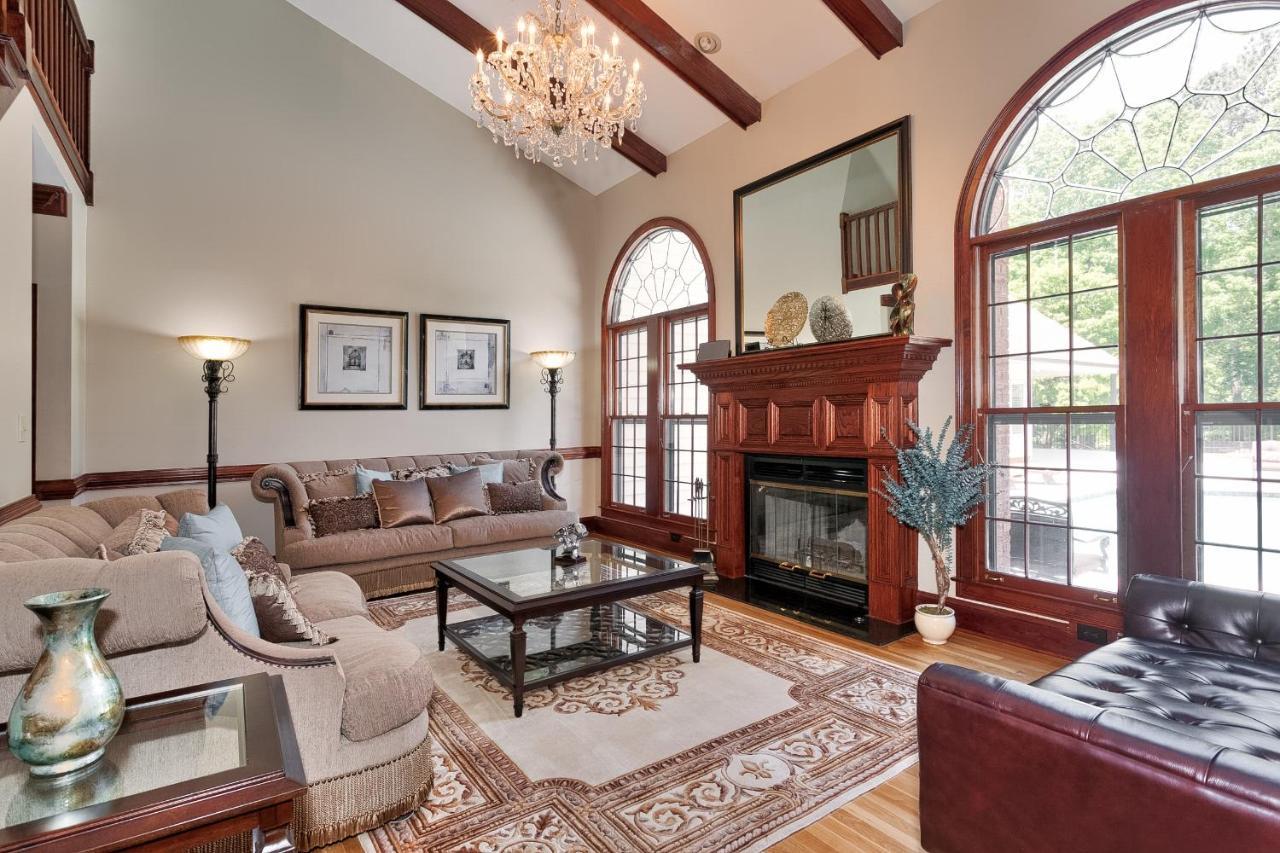 Pleasanton Courtyard Bed And Breakfast Fayetteville Εξωτερικό φωτογραφία